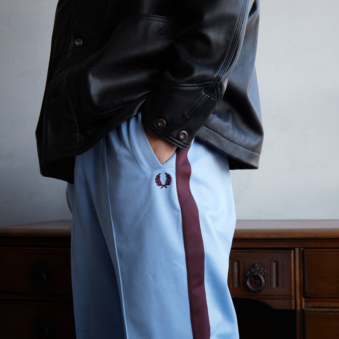 FRED PERRY [フレッドペリー] 別注 配色ライントラックパンツ [FPM-24A-026-JF] SKY/OXBLOO