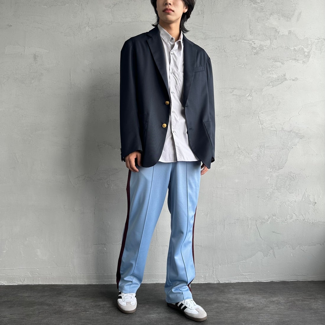 FRED PERRY [フレッドペリー] 別注 配色ライントラックパンツ [FPM-24A-026-JF] SKY/OXBLOO &&モデル身長：179cm 着用サイズ：L&&