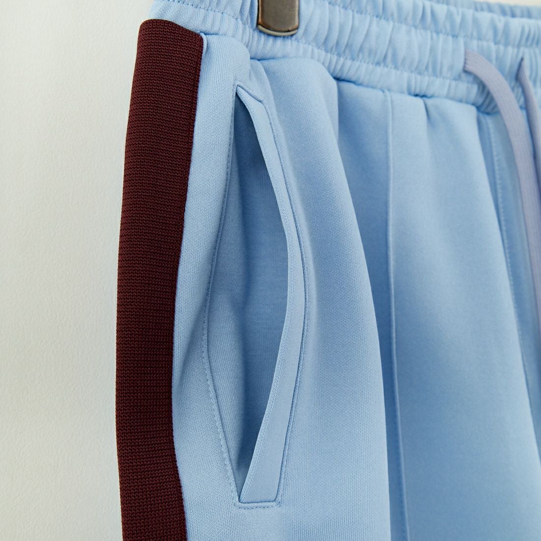 FRED PERRY [フレッドペリー] 別注 配色ライントラックパンツ [FPM-24A-026-JF] SKY/OXBLOO