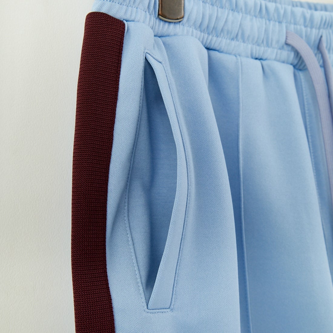 FRED PERRY [フレッドペリー] 別注 配色ライントラックパンツ [FPM-24A-026-JF] SKY/OXBLOO