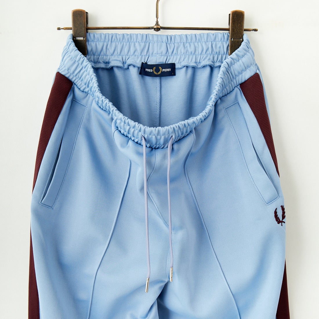 FRED PERRY [フレッドペリー] 別注 配色ライントラックパンツ [FPM-24A-026-JF] SKY/OXBLOO