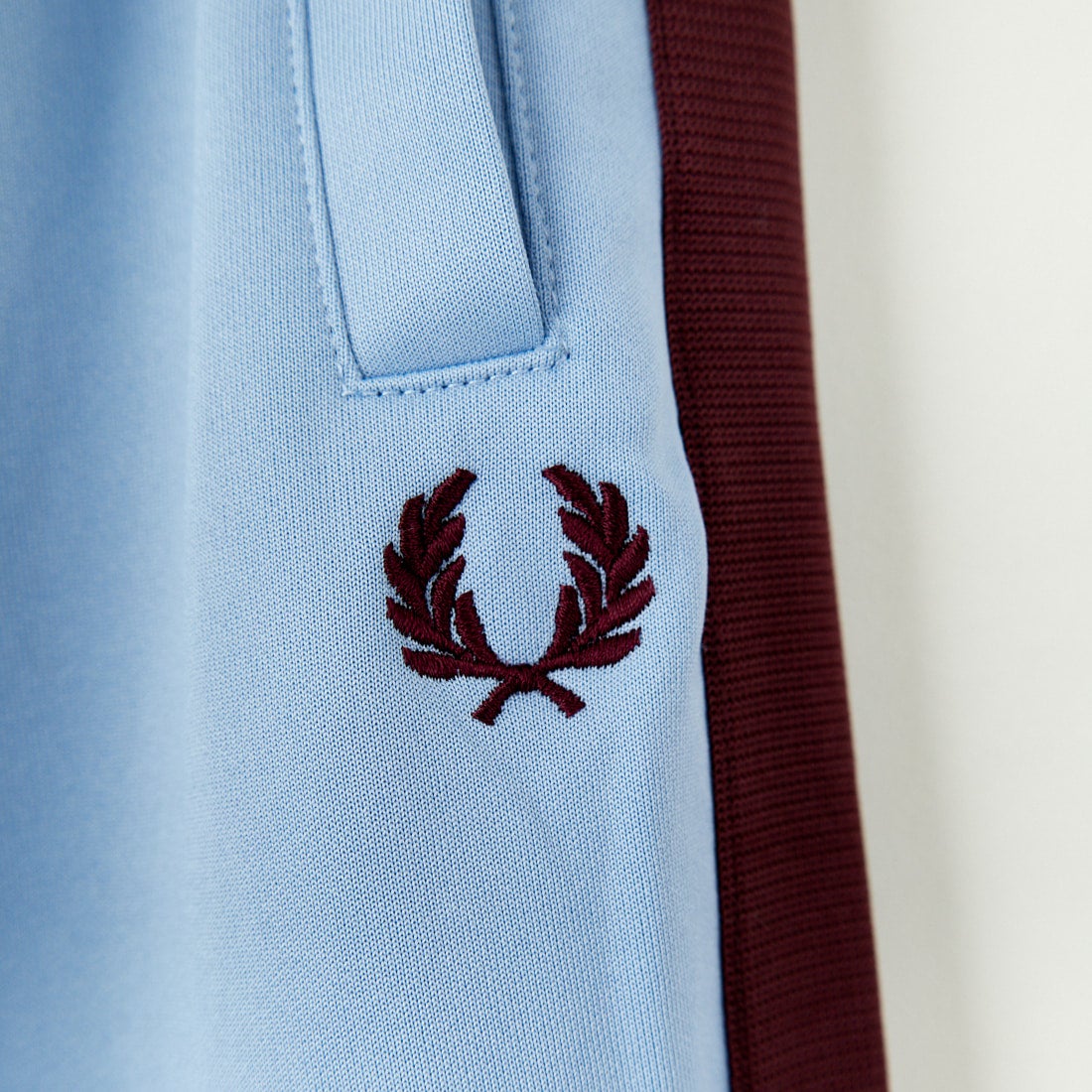 FRED PERRY [フレッドペリー] 別注 配色ライントラックパンツ [FPM-24A-026-JF] SKY/OXBLOO