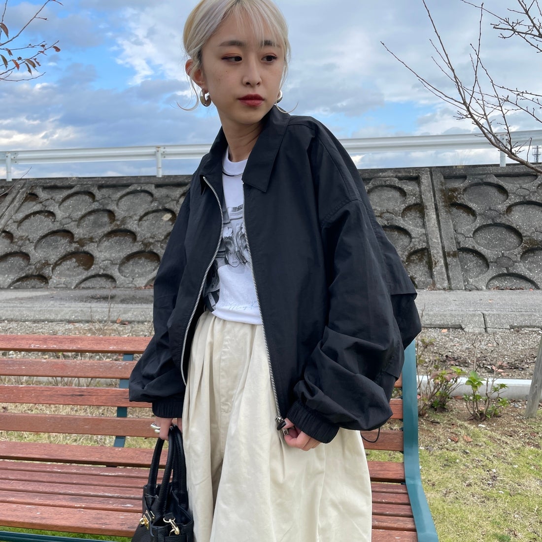 Jeans Factory Clothes [ジーンズファクトリークローズ] ナイロンワイドショートブルゾン [IN1-JK-5] ﾌﾞﾗｯｸ &&モデル身長：150cm 着用サイズ：F&&