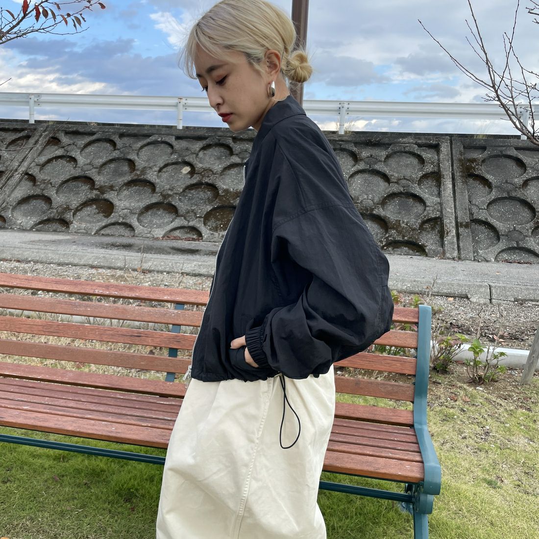 Jeans Factory Clothes [ジーンズファクトリークローズ] ナイロンワイドショートブルゾン [IN1-JK-5] ﾌﾞﾗｯｸ &&モデル身長：150cm 着用サイズ：F&&