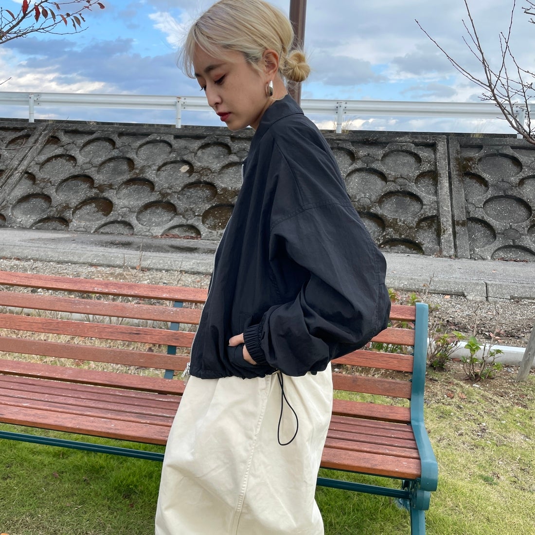 Jeans Factory Clothes [ジーンズファクトリークローズ] ナイロンワイドショートブルゾン [IN1-JK-5] ﾌﾞﾗｯｸ &&モデル身長：150cm 着用サイズ：F&&