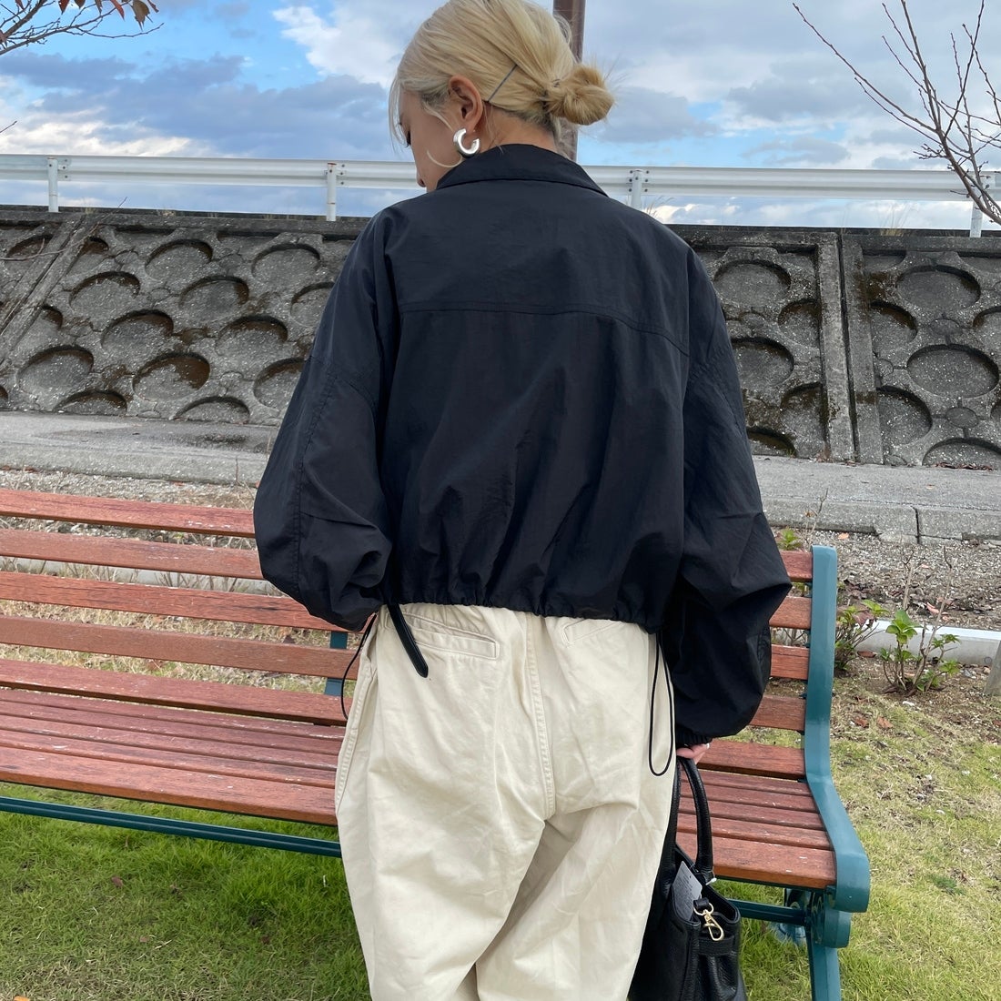 Jeans Factory Clothes [ジーンズファクトリークローズ] ナイロンワイドショートブルゾン [IN1-JK-5] ﾌﾞﾗｯｸ &&モデル身長：150cm 着用サイズ：F&&