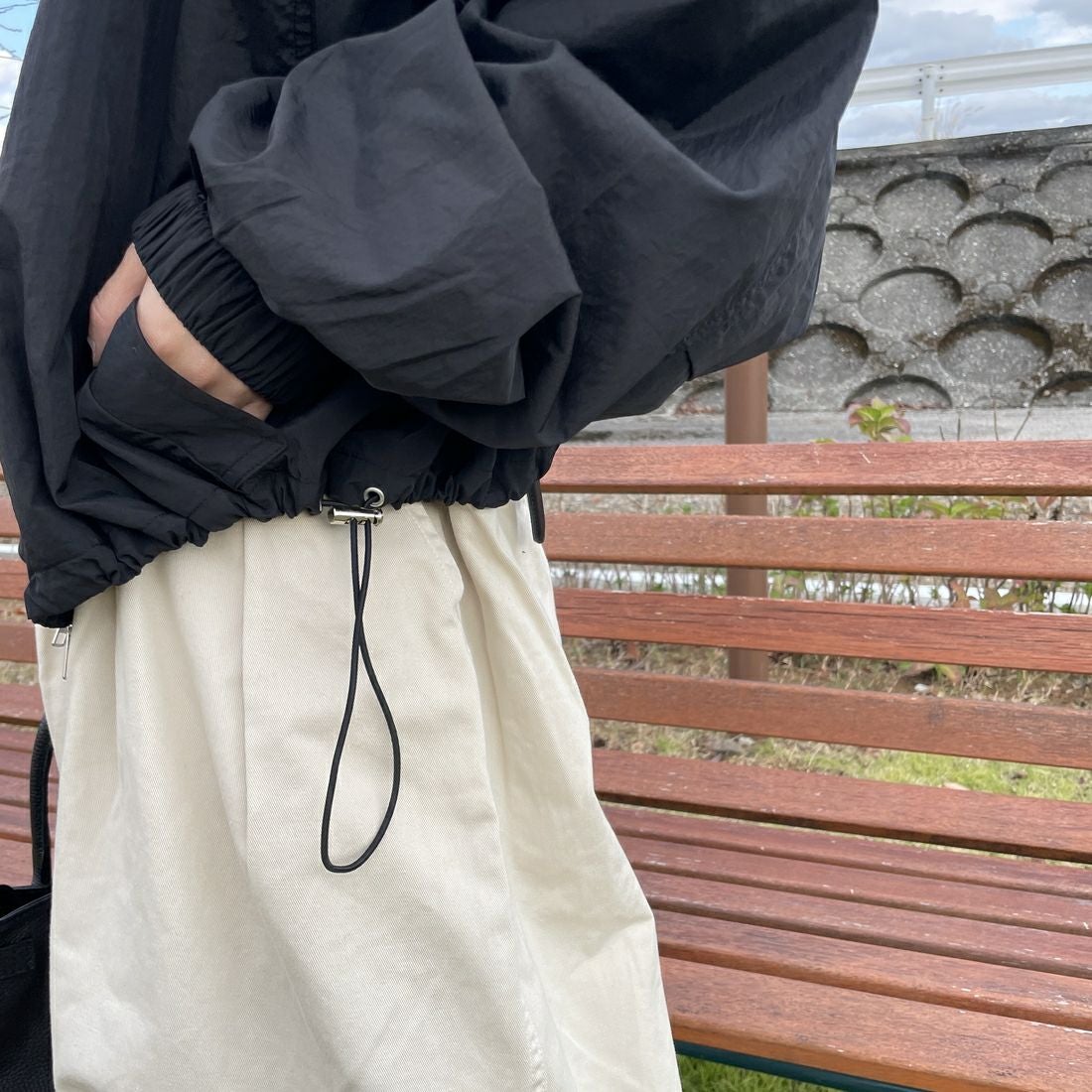 Jeans Factory Clothes [ジーンズファクトリークローズ] ナイロンワイドショートブルゾン [IN1-JK-5] ﾌﾞﾗｯｸ &&モデル身長：150cm 着用サイズ：F&&