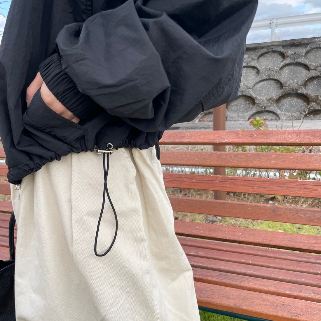 Jeans Factory Clothes [ジーンズファクトリークローズ] ナイロンワイドショートブルゾン [IN1-JK-5] ﾌﾞﾗｯｸ &&モデル身長：150cm 着用サイズ：F&&