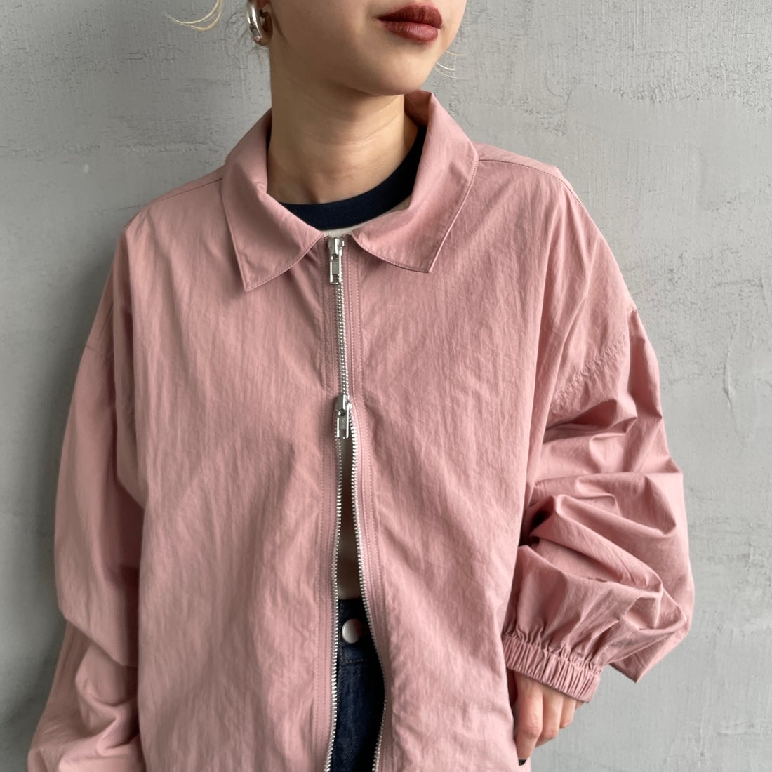 Jeans Factory Clothes [ジーンズファクトリークローズ] ナイロンワイドショートブルゾン [IN1-JK-5] ﾋﾟﾝｸ &&モデル身長：150cm 着用サイズ：F&&