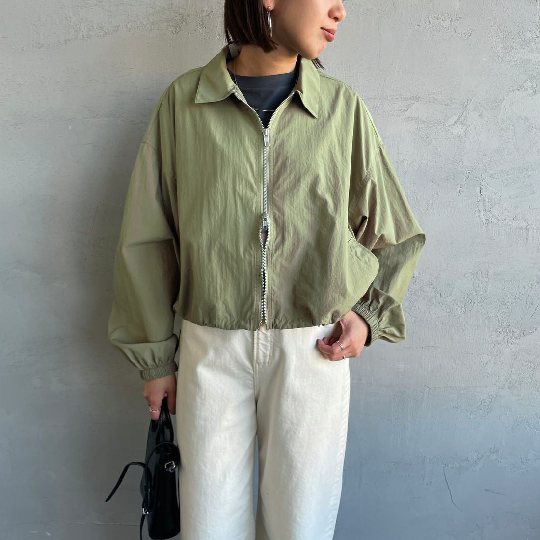 Jeans Factory Clothes [ジーンズファクトリークローズ] ナイロンワイドショートブルゾン [IN1-JK-5] ｵﾘｰﾌﾞ &&モデル身長：159cm 着用サイズ：F&&