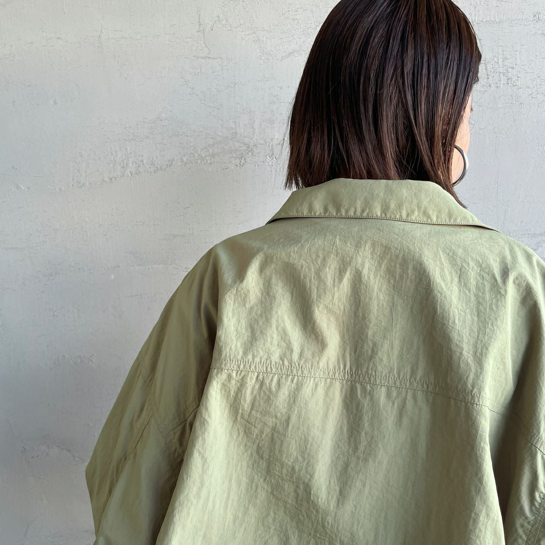 Jeans Factory Clothes [ジーンズファクトリークローズ] ナイロンワイドショートブルゾン [IN1-JK-5] ｵﾘｰﾌﾞ &&モデル身長：159cm 着用サイズ：F&&