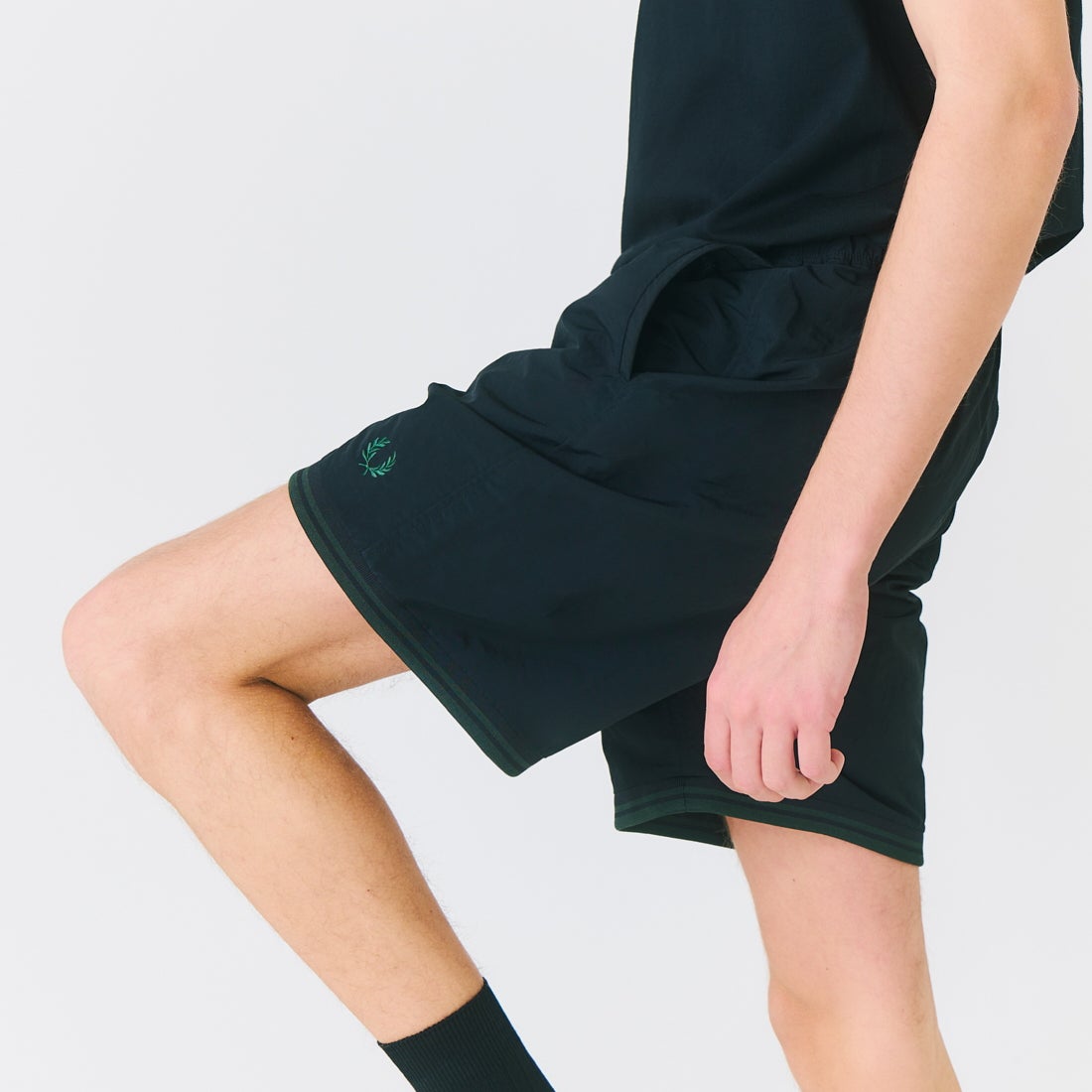 FRED PERRY [フレッドペリー] 別注 ワンポイントロゴ刺繍ショートパンツ [FPM-25S-001-JF] BLK/GRN