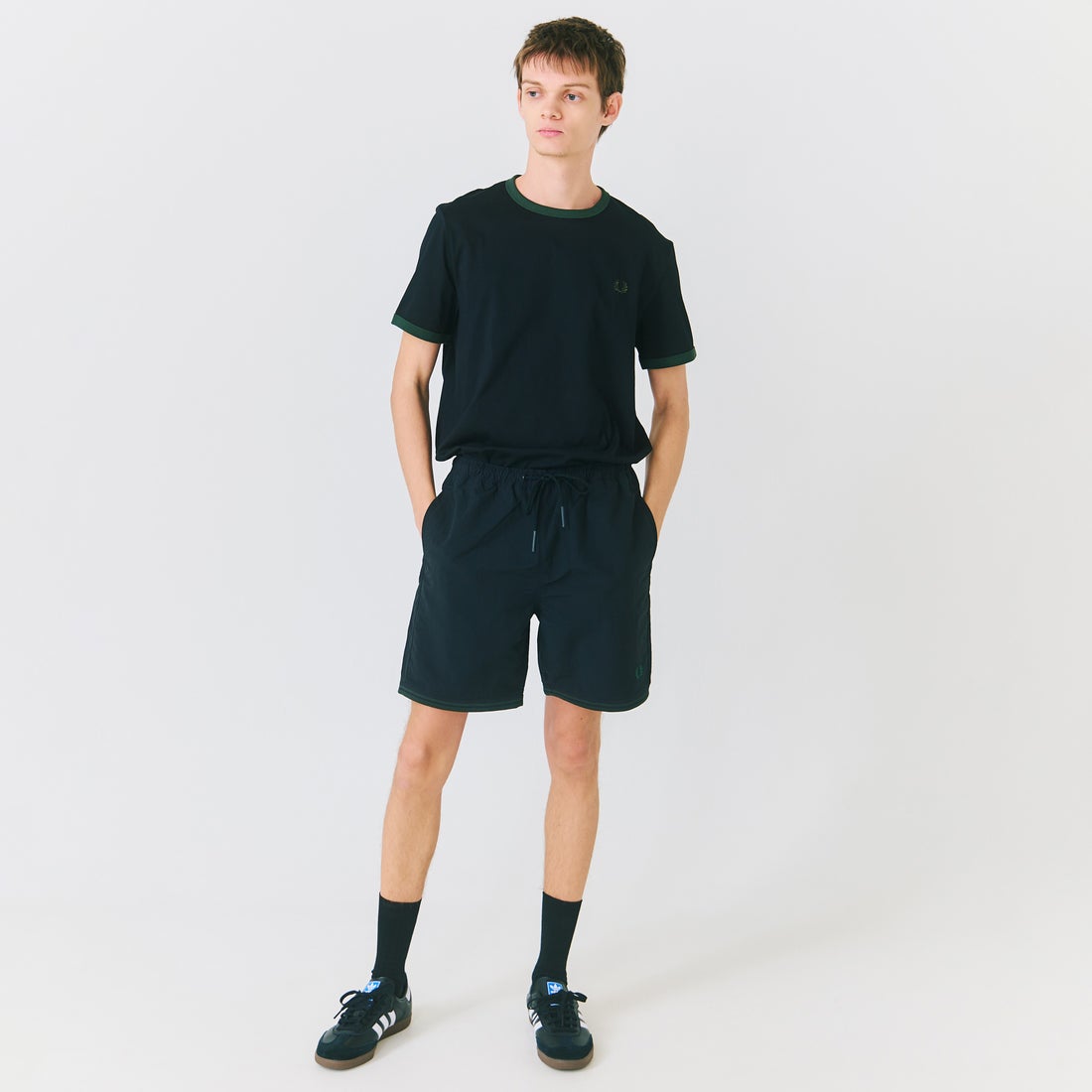 FRED PERRY [フレッドペリー] 別注 ワンポイントロゴ刺繍ショートパンツ [FPM-25S-001-JF] BLK/GRN