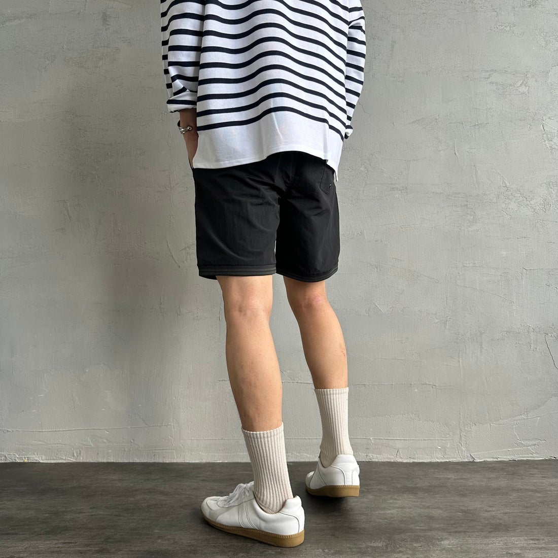 FRED PERRY [フレッドペリー] 別注 ワンポイントロゴ刺繍ショートパンツ [FPM-25S-001-JF] BLK/GRN &&モデル身長：179cm 着用サイズ：M&&