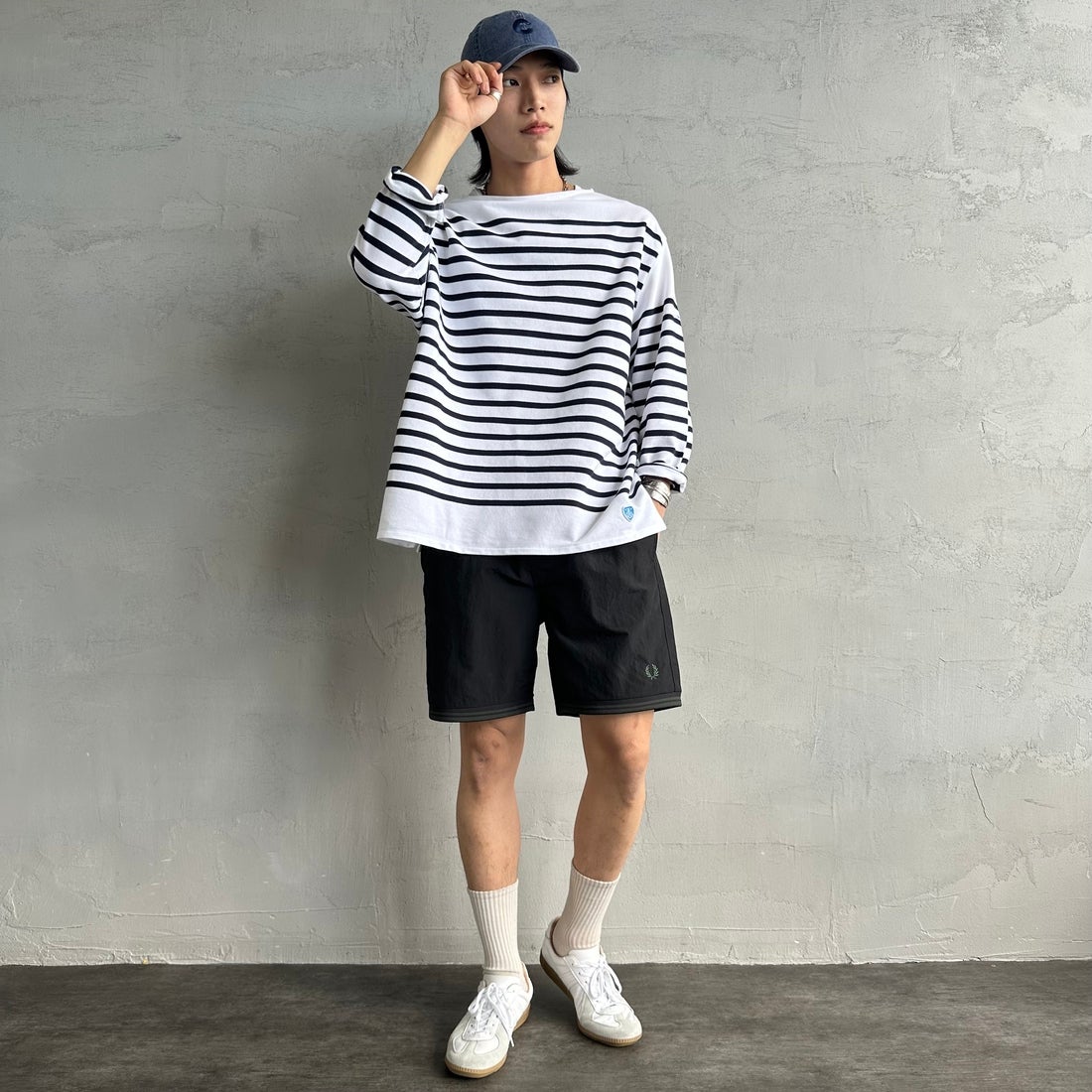 FRED PERRY [フレッドペリー] 別注 ワンポイントロゴ刺繍ショートパンツ [FPM-25S-001-JF] BLK/GRN &&モデル身長：179cm 着用サイズ：M&&