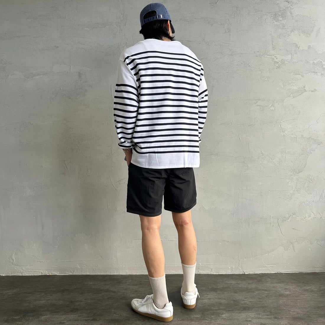 FRED PERRY [フレッドペリー] 別注 ワンポイントロゴ刺繍ショートパンツ [FPM-25S-001-JF] BLK/GRN &&モデル身長：179cm 着用サイズ：M&&