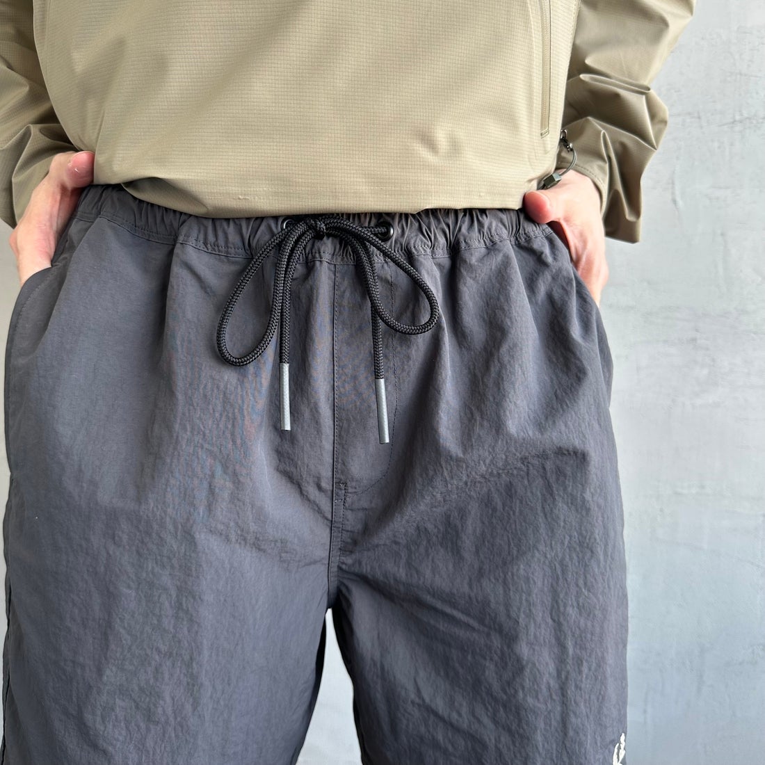 FRED PERRY [フレッドペリー] 別注 ワンポイントロゴ刺繍ショートパンツ [FPM-25S-001-JF] GRY/OAT