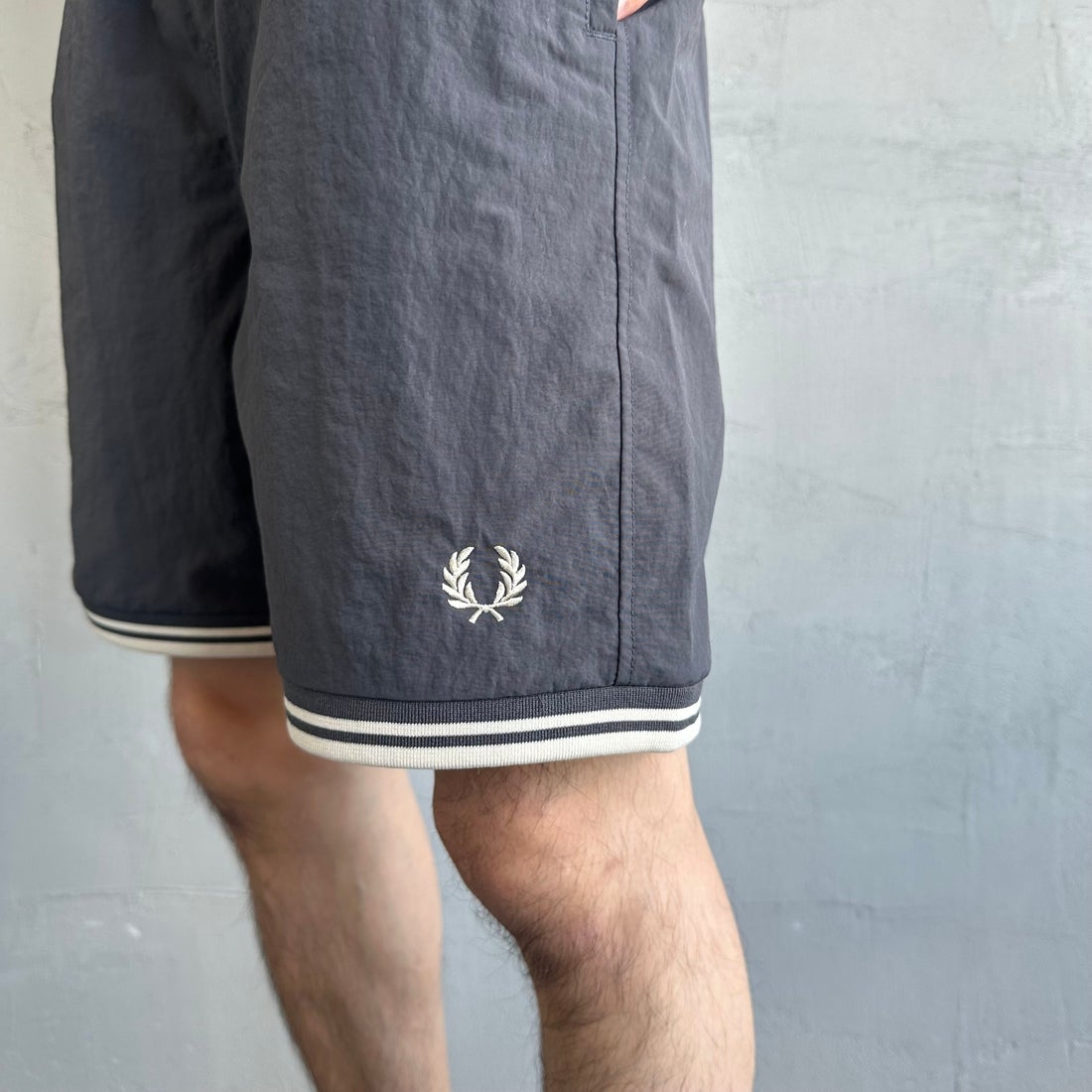 FRED PERRY [フレッドペリー] 別注 ワンポイントロゴ刺繍ショートパンツ [FPM-25S-001-JF] GRY/OAT