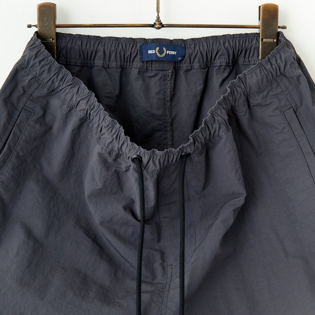 FRED PERRY [フレッドペリー] 別注 ワンポイントロゴ刺繍ショートパンツ [FPM-25S-001-JF] GRY/OAT