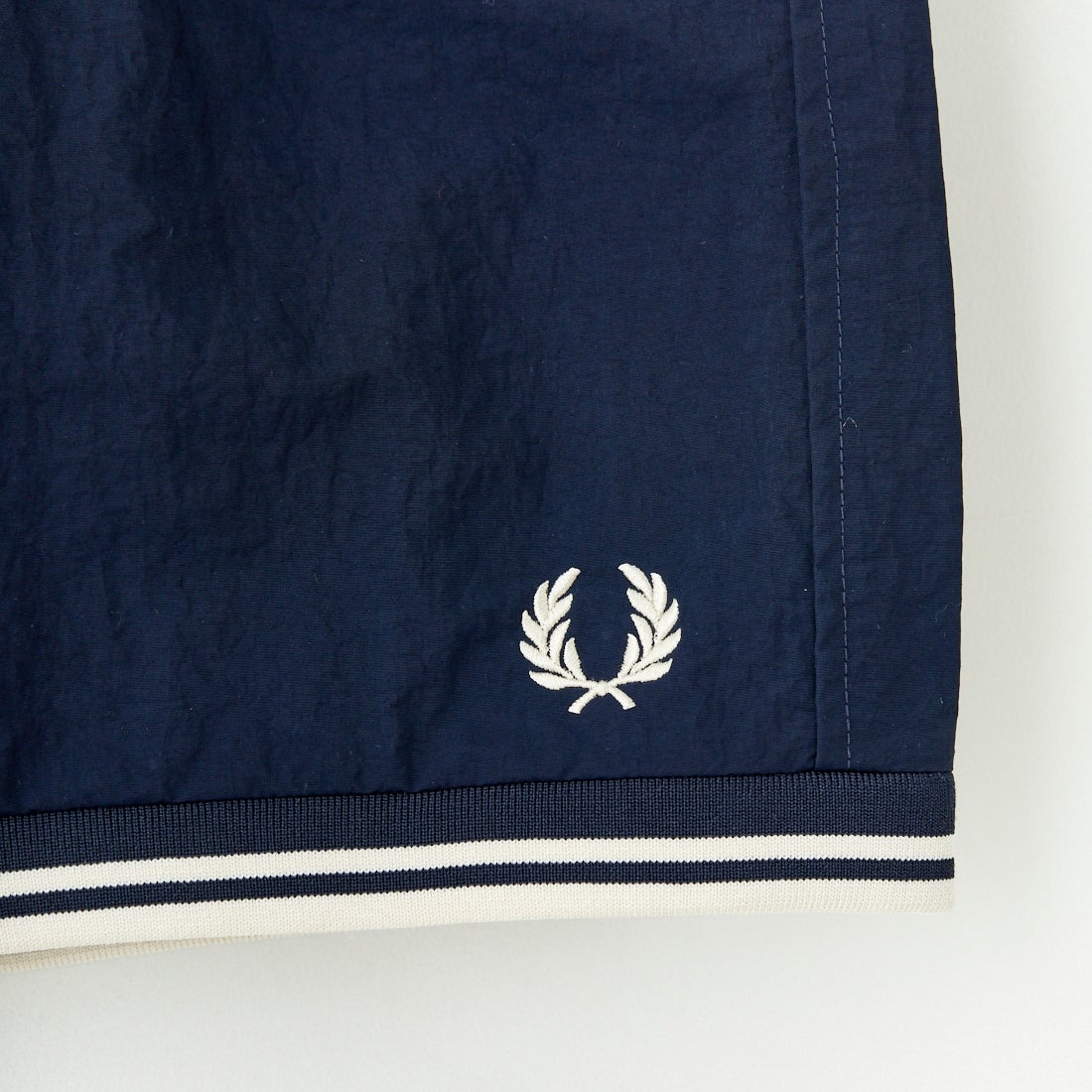 FRED PERRY [フレッドペリー] 別注 ワンポイントロゴ刺繍ショートパンツ [FPM-25S-001-JF] NVY/OAT