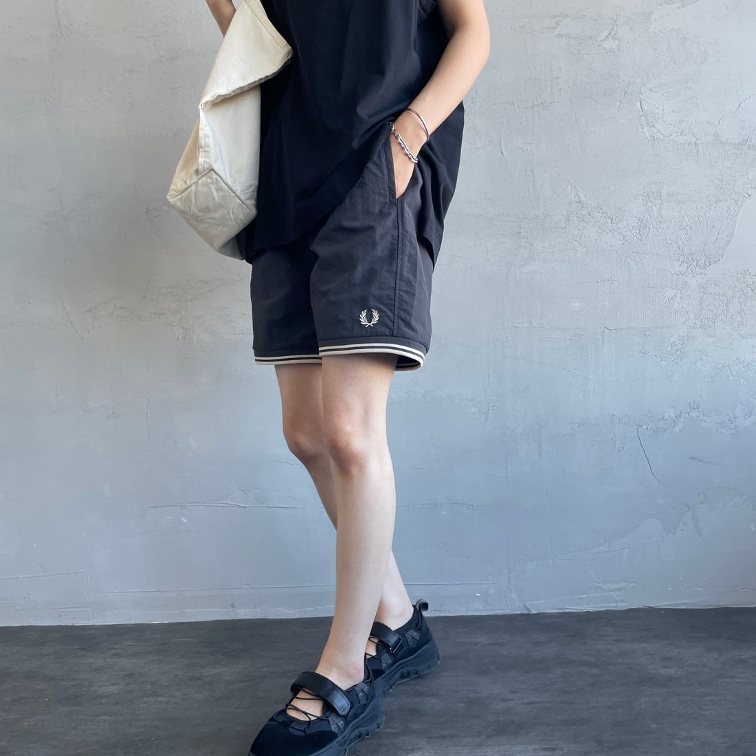 FRED PERRY [フレッドペリー] 別注 ワンポイントロゴ刺繍ショート