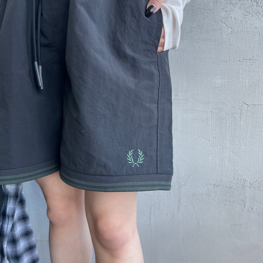 FRED PERRY [フレッドペリー] 別注 ワンポイントロゴ刺繍ショートパンツ [FPM-25S-001-JF] BLK/GRN