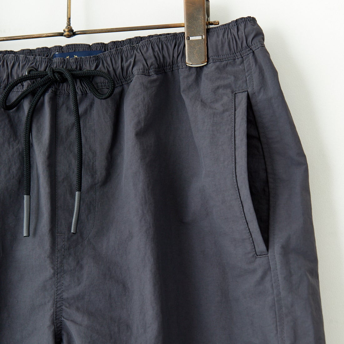 FRED PERRY [フレッドペリー] 別注 ワンポイントロゴ刺繍ショートパンツ [FPM-25S-001-JF] GRY/OAT