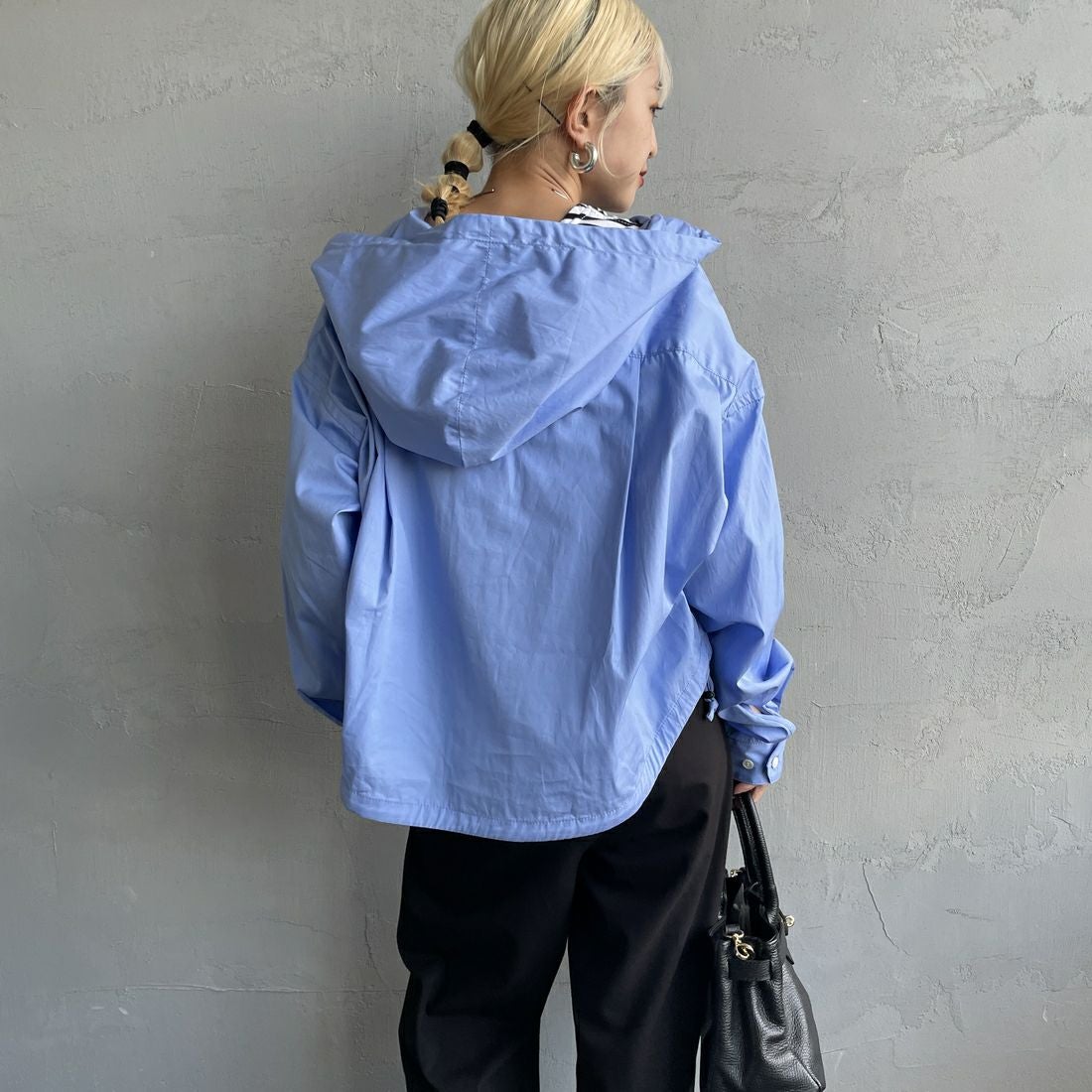 Americana × JEANS FACTORY [アメリカーナ × ジーンズファクトリー] 別注 ショート丈 フードシャツジャケット [ASO-L-779-1-JF] ｻｯｸｽ &&モデル身長：150cm 着用サイズ：ONE SIZE&&