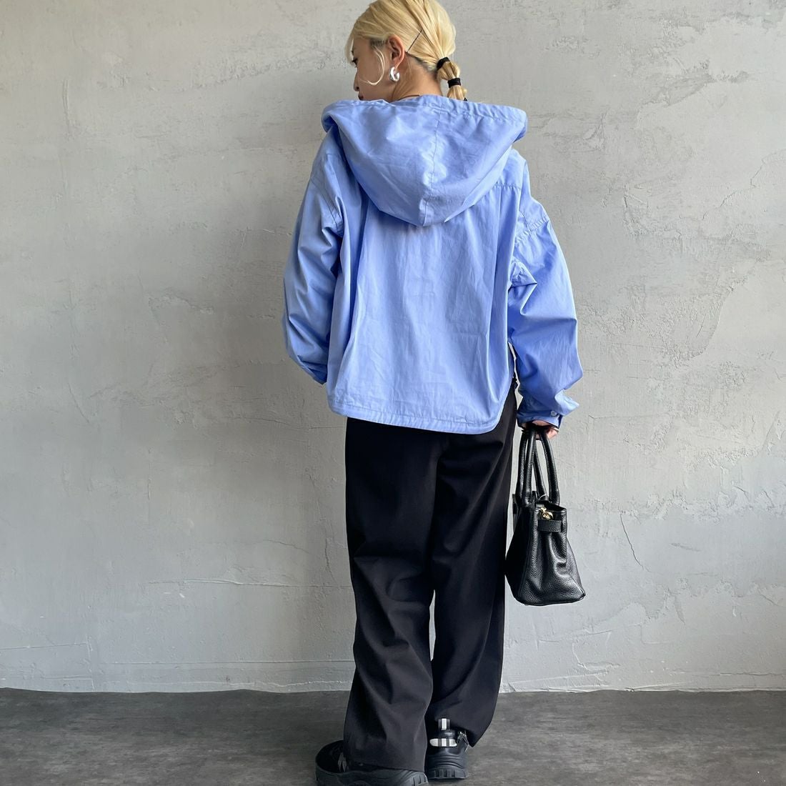 Americana × JEANS FACTORY [アメリカーナ × ジーンズファクトリー] 別注 ショート丈 フードシャツジャケット [ASO-L-779-1-JF] ｻｯｸｽ &&モデル身長：150cm 着用サイズ：ONE SIZE&&