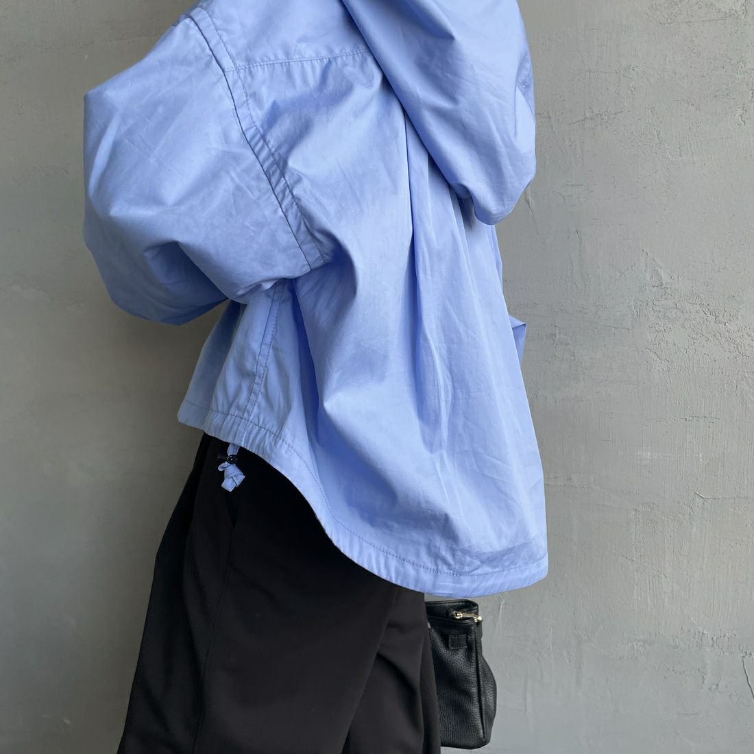 Americana × JEANS FACTORY [アメリカーナ × ジーンズファクトリー] 別注 ショート丈 フードシャツジャケット [ASO-L-779-1-JF] ｻｯｸｽ &&モデル身長：150cm 着用サイズ：ONE SIZE&&