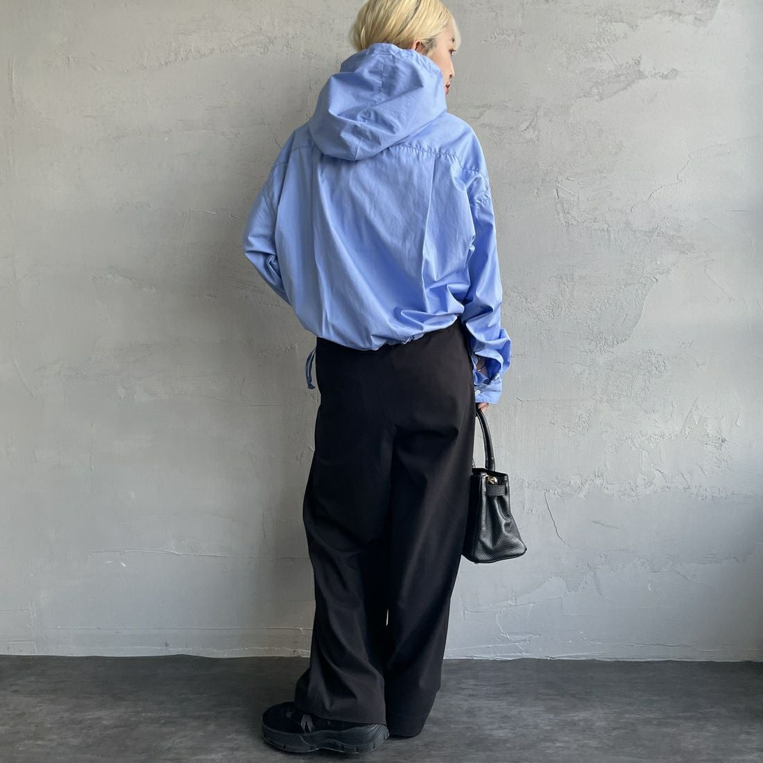 Americana × JEANS FACTORY [アメリカーナ × ジーンズファクトリー] 別注 ショート丈 フードシャツジャケット [ASO-L-779-1-JF] ｻｯｸｽ &&モデル身長：150cm 着用サイズ：ONE SIZE&&