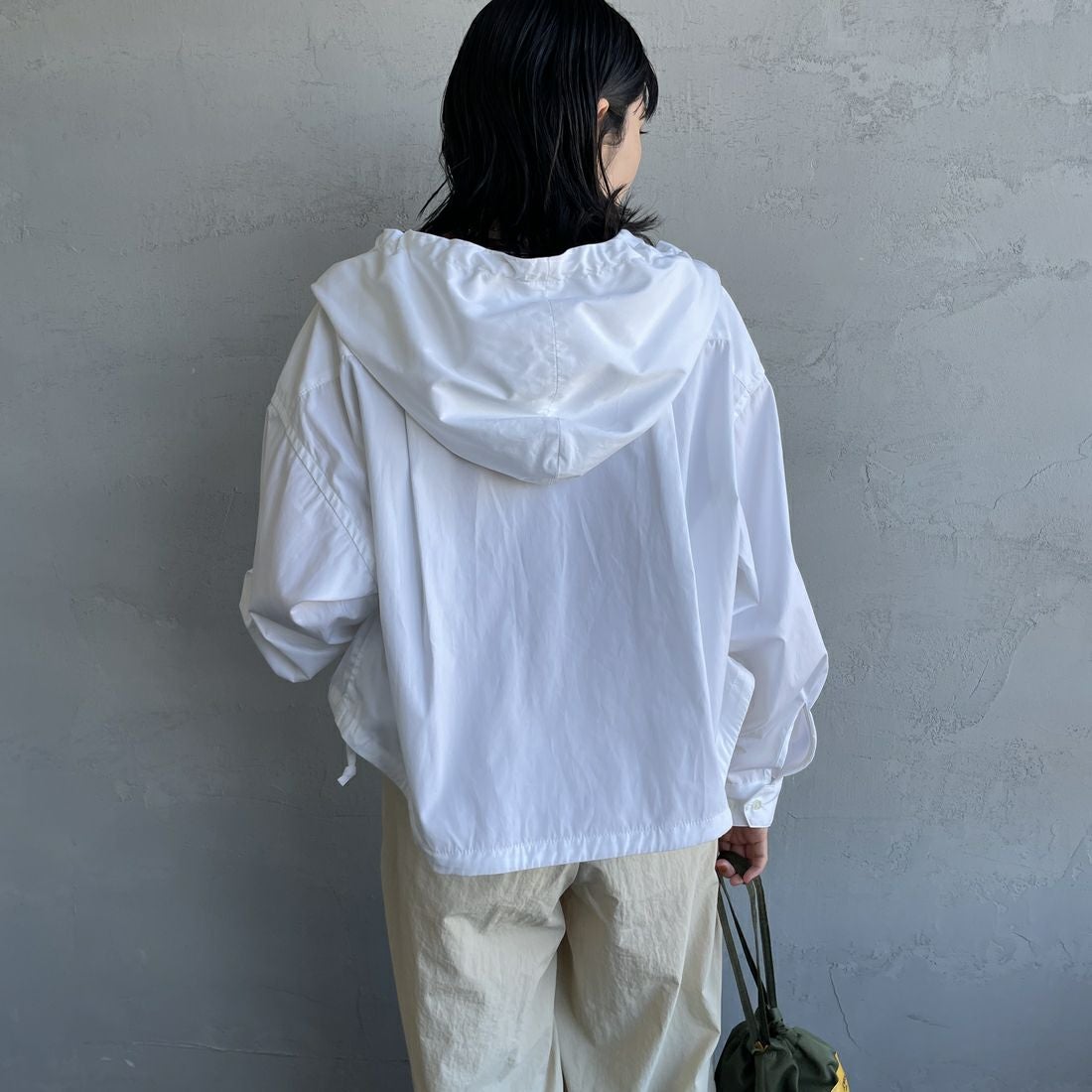 Americana × JEANS FACTORY [アメリカーナ × ジーンズファクトリー] 別注 ショート丈 フードシャツジャケット [ASO-L-779-1-JF] ﾎﾜｲﾄ &&モデル身長：160cm 着用サイズ：ONE SIZE&&