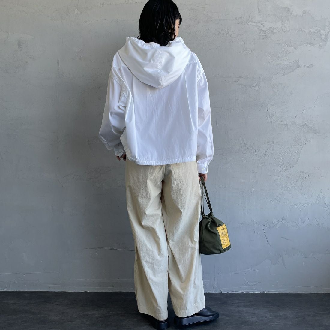 Americana × JEANS FACTORY [アメリカーナ × ジーンズファクトリー] 別注 ショート丈 フードシャツジャケット [ASO-L-779-1-JF] ﾎﾜｲﾄ &&モデル身長：160cm 着用サイズ：ONE SIZE&&