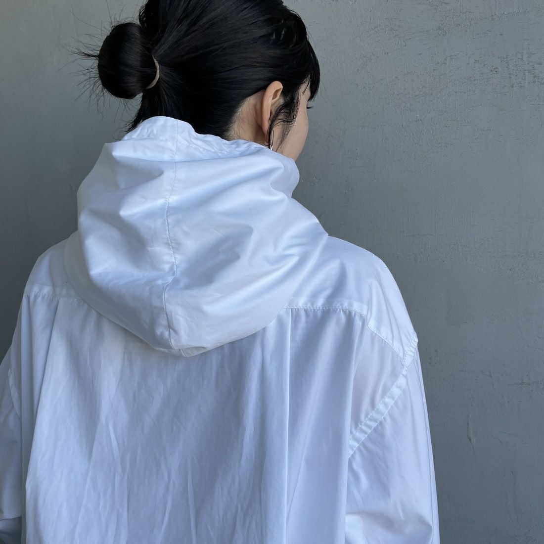 Americana × JEANS FACTORY [アメリカーナ × ジーンズファクトリー] 別注 ショート丈 フードシャツジャケット [ASO-L-779-1-JF] ﾎﾜｲﾄ &&モデル身長：160cm 着用サイズ：ONE SIZE&&