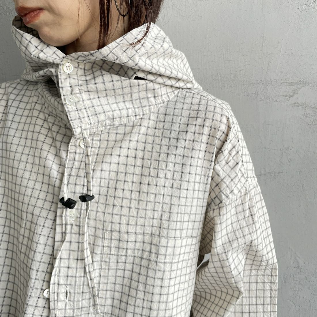 Americana × JEANS FACTORY [アメリカーナ × ジーンズファクトリー] 別注 フード付き チェックシャツアウター [ASO-L-779-2-JF] ｷﾅﾘ &&モデル身長：158cm 着用サイズ：ONE SIZE&&