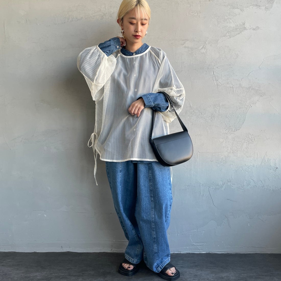 nenom [ネノム] シアーバルーンスリーブブラウス [NE25112021] 21 IVORY &&モデル身長：150cm 着用サイズ：F&&