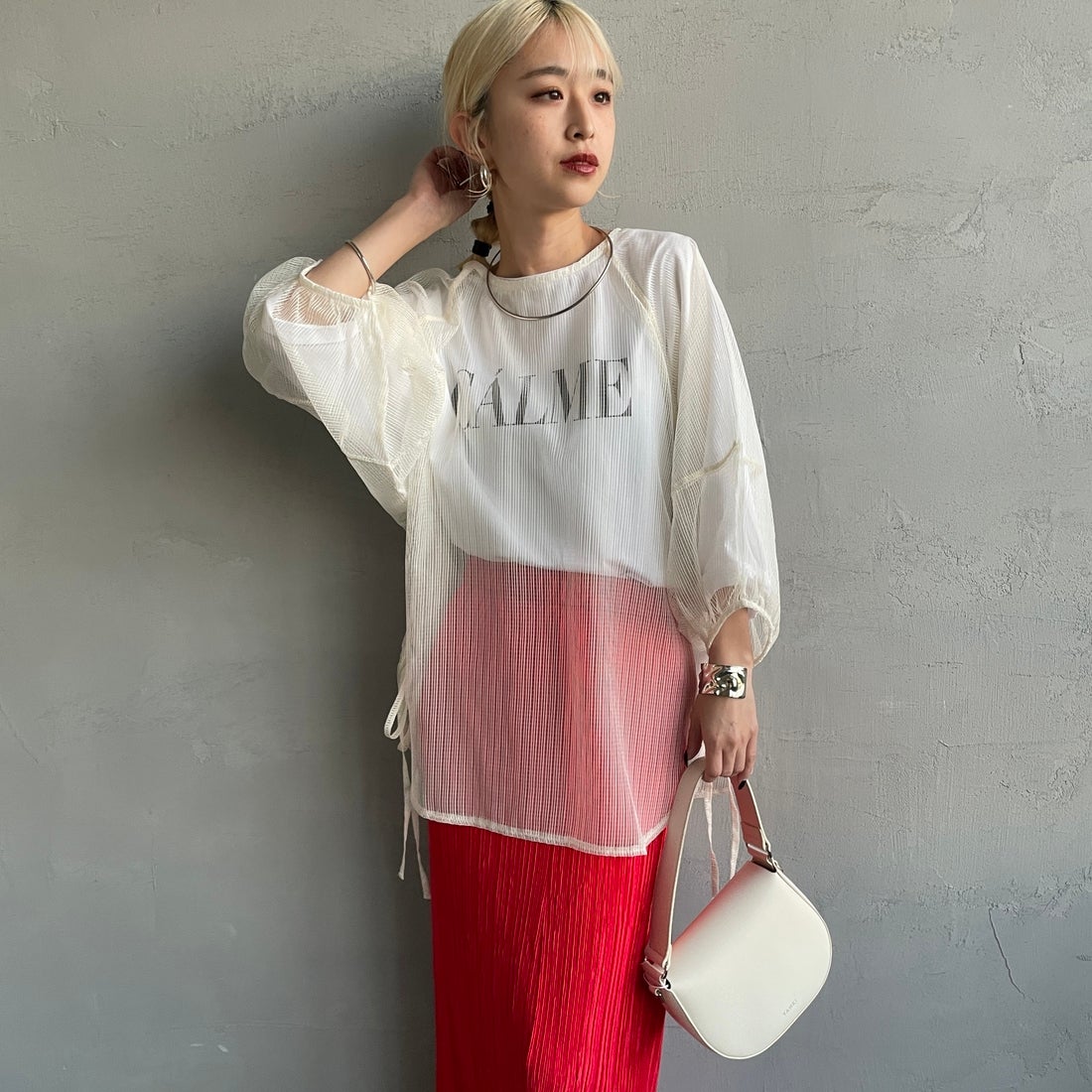 nenom [ネノム] シアーバルーンスリーブブラウス [NE25112021] 21 IVORY &&モデル身長：150cm 着用サイズ：F&&