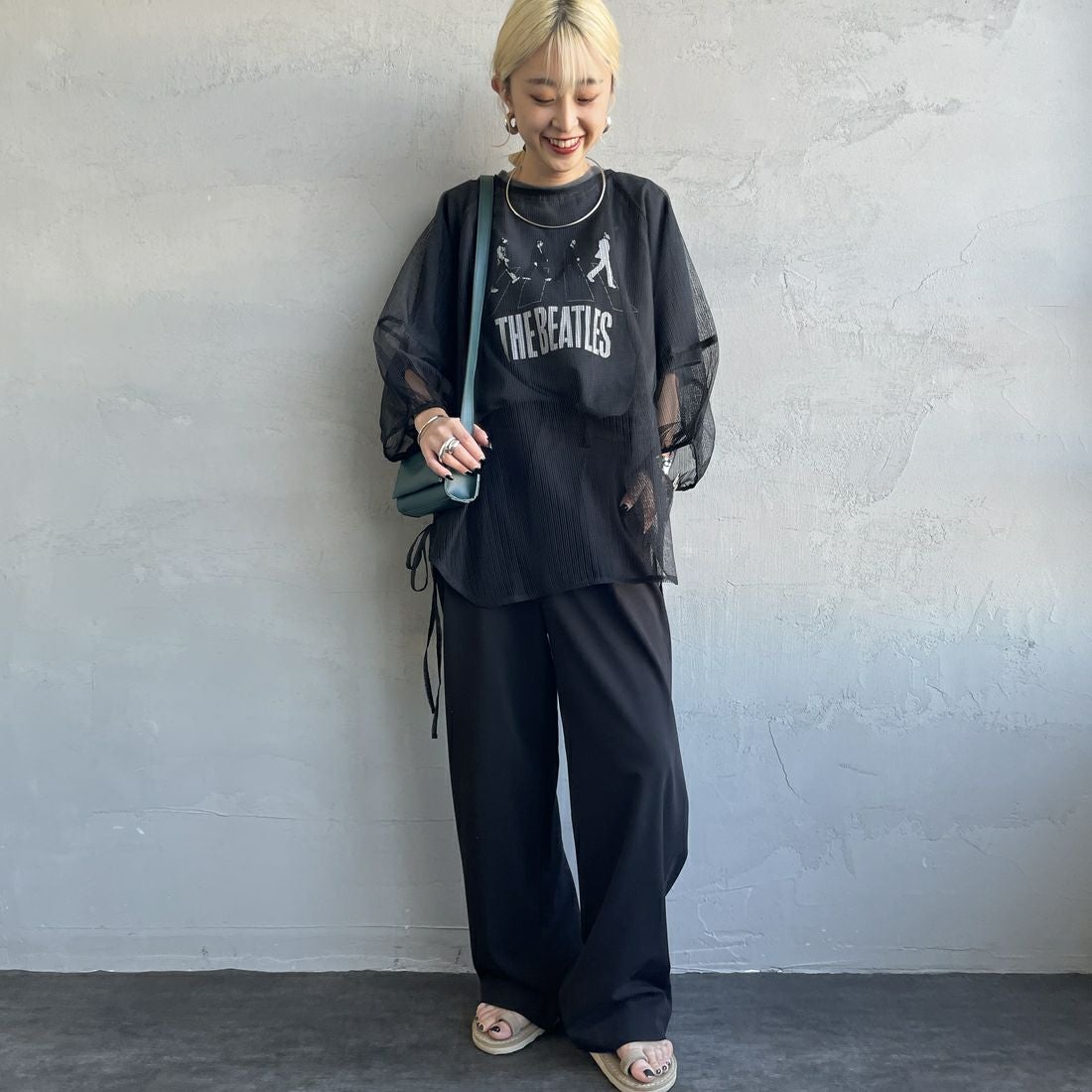 nenom [ネノム] シアーバルーンスリーブブラウス [NE25112021] 09 BLACK &&モデル身長：150cm 着用サイズ：F&&