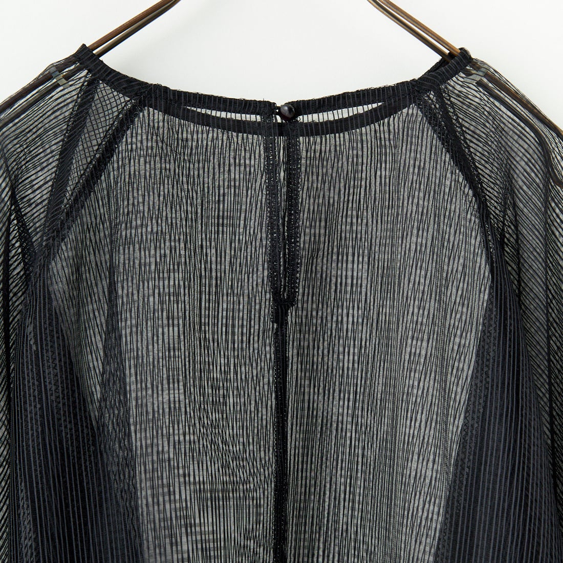 nenom [ネノム] シアーバルーンスリーブブラウス [NE25112021] 09 BLACK