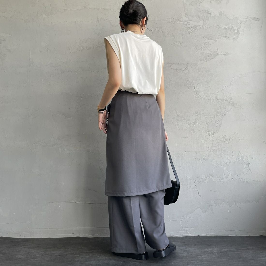 nenom [ネノム] 2WAY ラップスカートレイヤードタックワイドパンツ [NE25112013] 07 GRAY &&モデル身長：160cm 着用サイズ：S&&