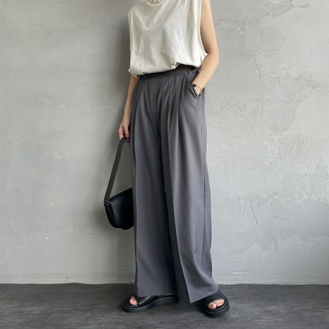 nenom [ネノム] 2WAY ラップスカートレイヤードタックワイドパンツ [NE25112013] 07 GRAY &&モデル身長：160cm 着用サイズ：S&&