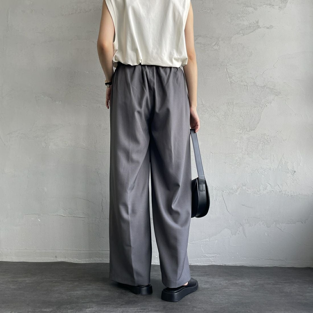 nenom [ネノム] 2WAY ラップスカートレイヤードタックワイドパンツ [NE25112013] 07 GRAY &&モデル身長：160cm 着用サイズ：S&&