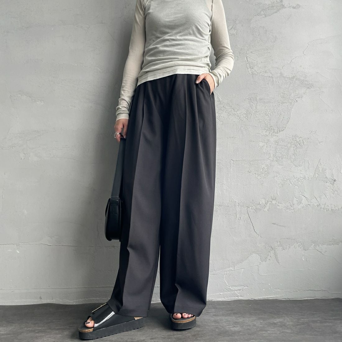 nenom [ネノム] 2WAY ラップスカートレイヤードタックワイドパンツ [NE25112013] 09 BLACK &&モデル身長：159cm 着用サイズ：M&&