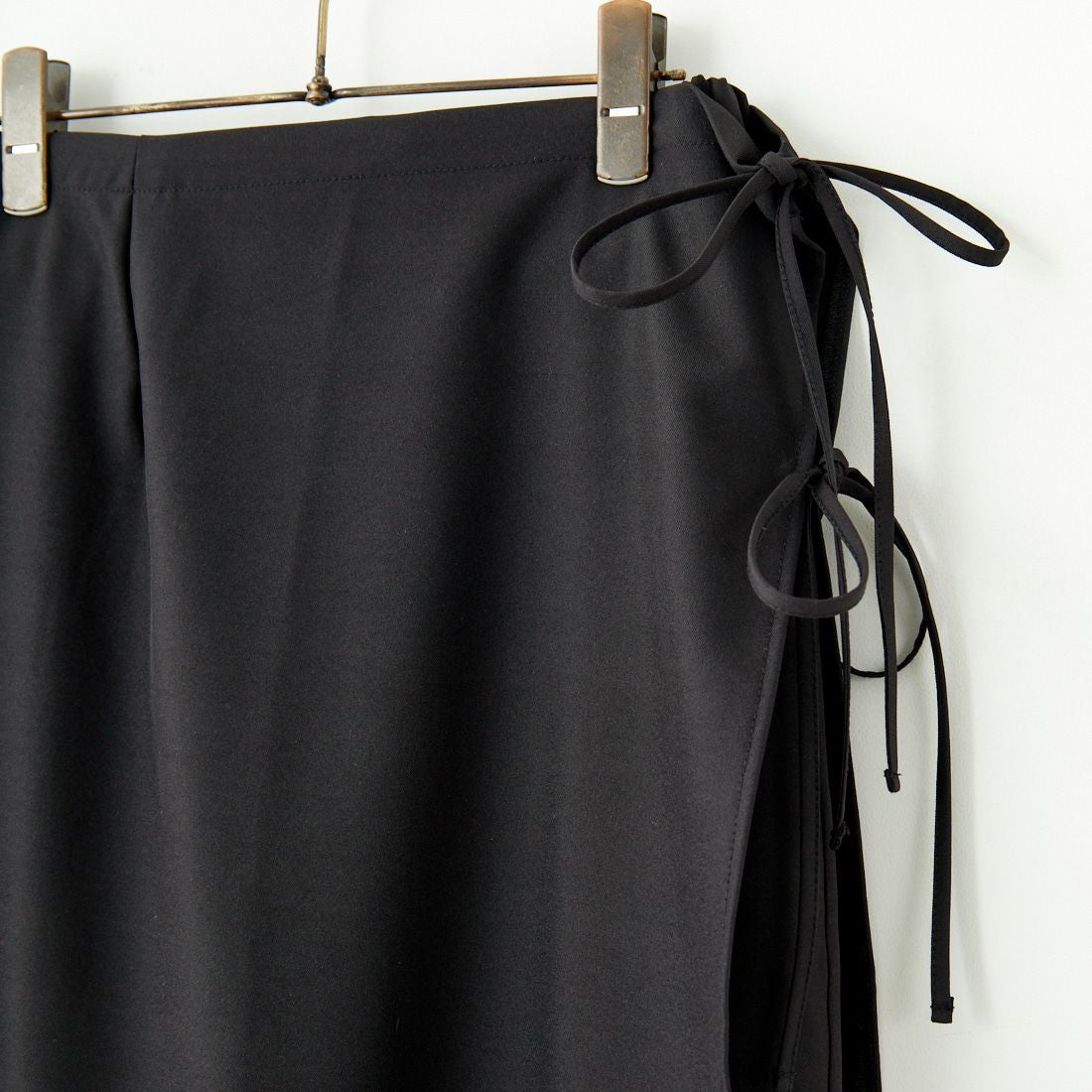 nenom [ネノム] 2WAY ラップスカートレイヤードタックワイドパンツ [NE25112013] 09 BLACK
