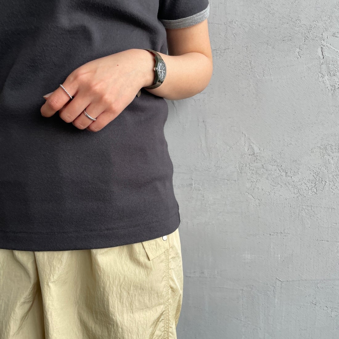 Noir Fabrik [ヌワールファブリック] コットンフライス クルーネックリンガーTシャツ [IN-02-25SS] ｽﾐｸﾛ/ｸﾞﾚｰ &&モデル身長：159cm 着用サイズ：1&&