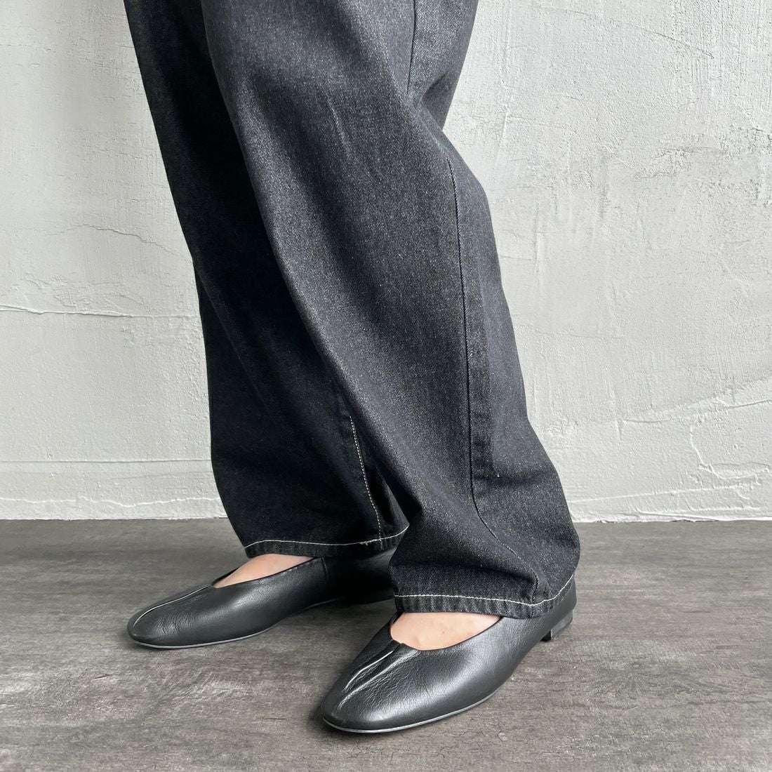 UNIVERSAL OVERALL [ユニバーサルオーバーオール] 別注 バックポケットイージーパンツ [U2512600IN-JF] BLACK USED &&モデル身長：163cm 着用サイズ：M&&