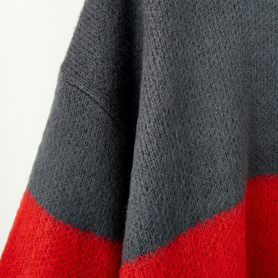 33Degrees [サーティスリーディグリーズ] ツートンクルーネックニット [723801] CHR/RED