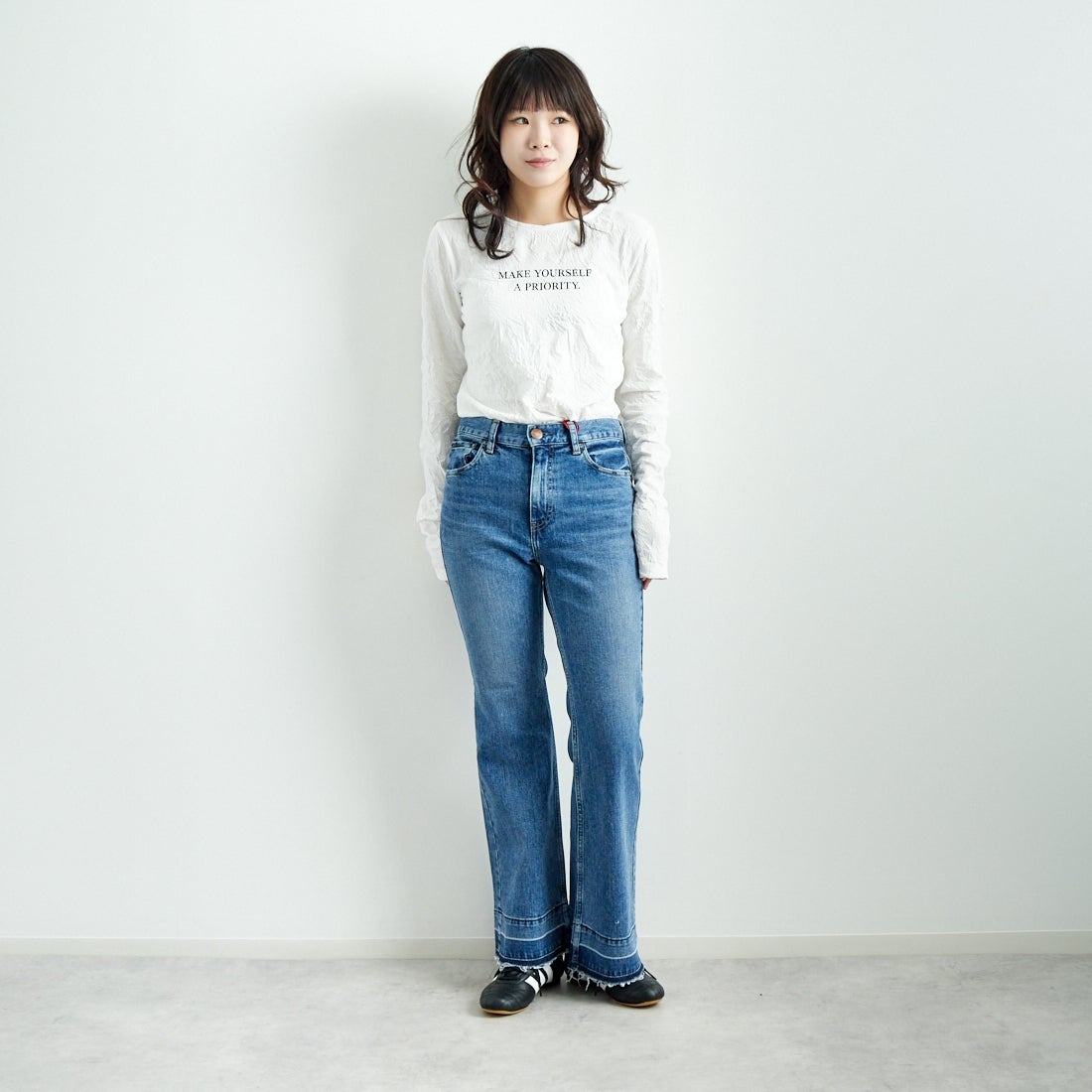 RED CARD TOKYO [レッドカード トーキョー] ピースフレアデニム [12W10401SMD] A-STN MID &&モデル身長：167cm 着用サイズ：24&&