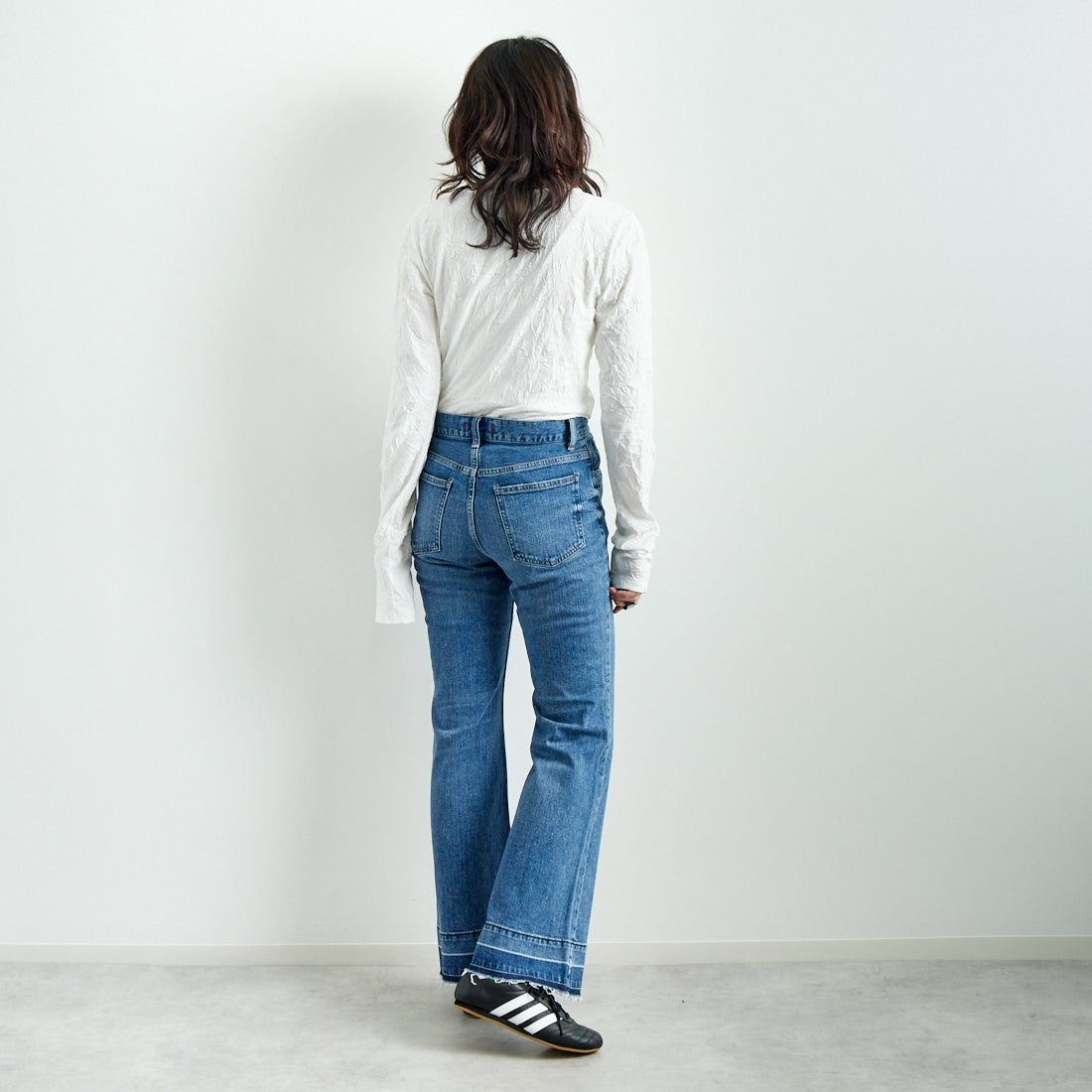 RED CARD TOKYO [レッドカード トーキョー] ピースフレアデニム [12W10401SMD] A-STN MID &&モデル身長：167cm 着用サイズ：24&&