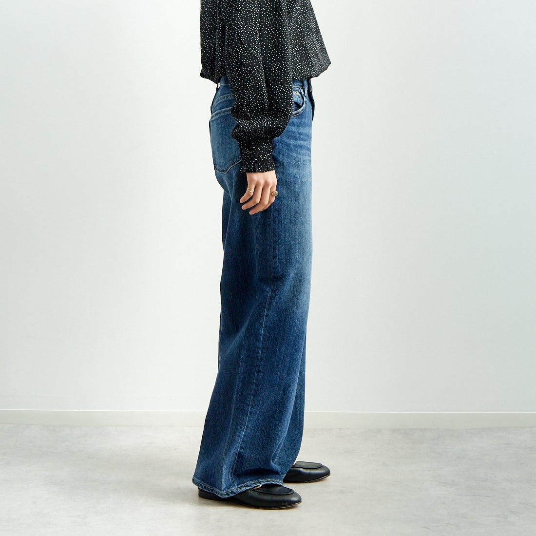 RED CARD TOKYO [レッドカード トーキョー] 35th Anniversary ワイドデニムパンツ [26W10101SDK] A-STN DARK &&モデル身長：160cm 着用サイズ：24&&